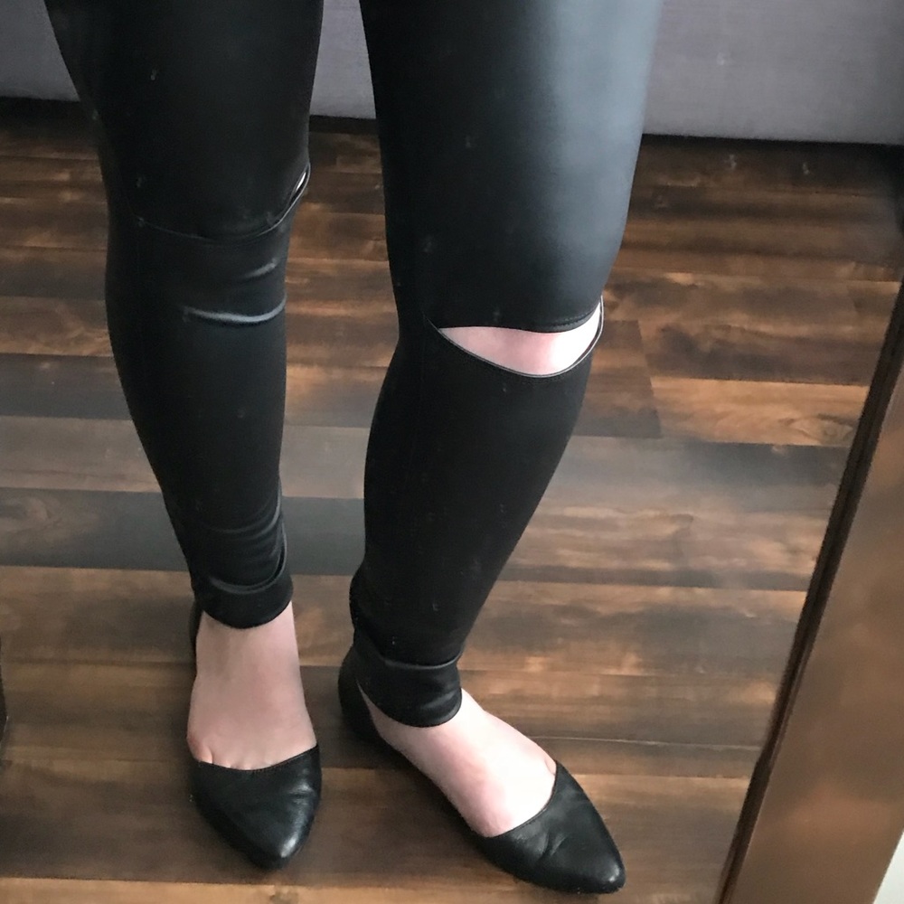 🆕faux leather leggings with holes - black - Picture 2 of 2